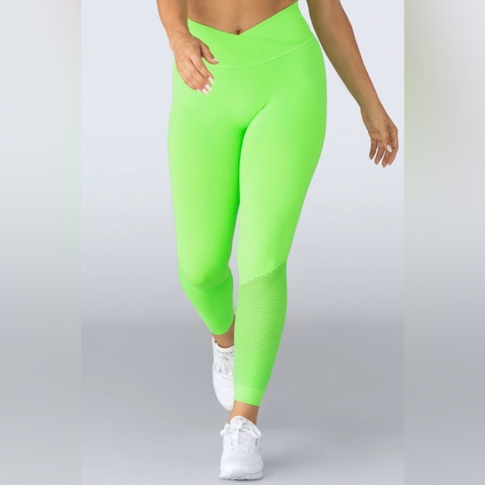 SHEFIT Neon Green Seamless 7/8 Leggings Size Luxe(Large)
